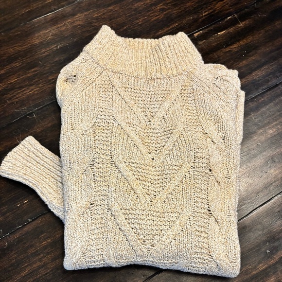 Old Navy Women's Beige Cable Knit Turtleneck Sweater - Picture 3 of 4
